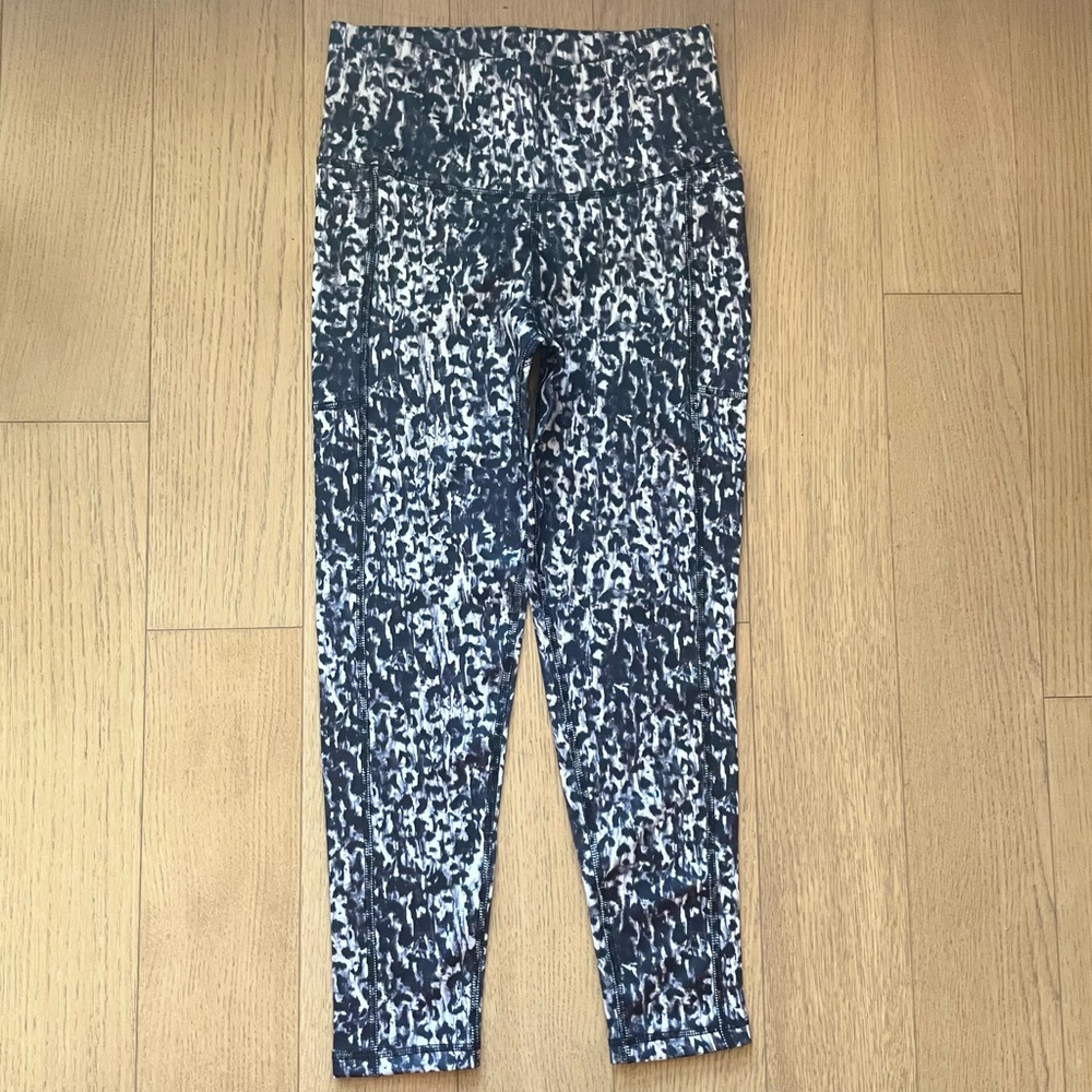Women's High Rise Legging With Cheetah Print NWOT - M
